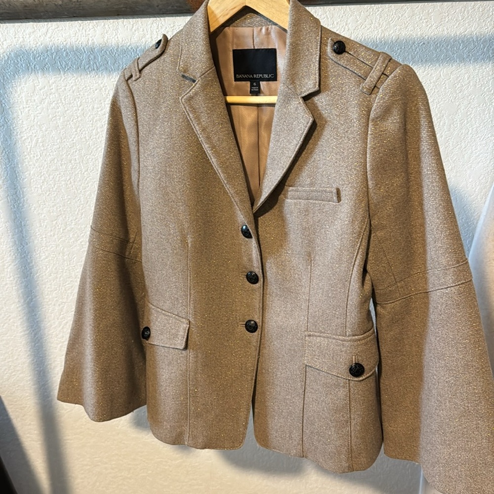 Banana Republic Blazer. Tan with gold. Super chic. In like new condition.